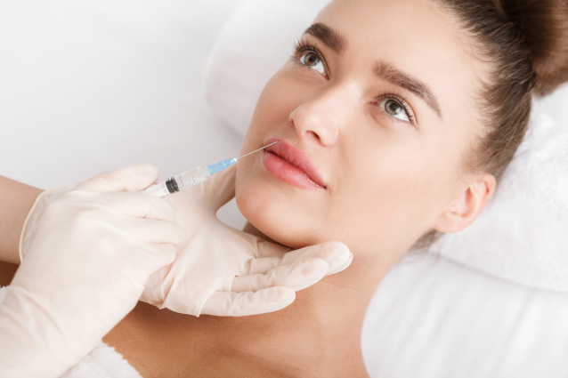injections des lèvres acide hyaluronique